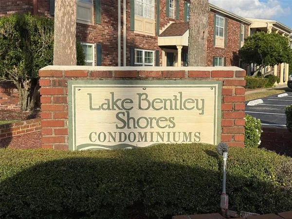 $179,900 | 1920 East Edgewood Drive, Unit P2, Lakeland, FL 33803