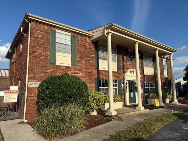 $179,900 | 1920 East Edgewood Drive, Unit P2, Lakeland, FL 33803