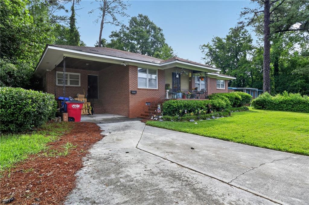 1819 Canterbury Road Macon, GA 31206 - Photo 4 of 15 a front view of a house with garden