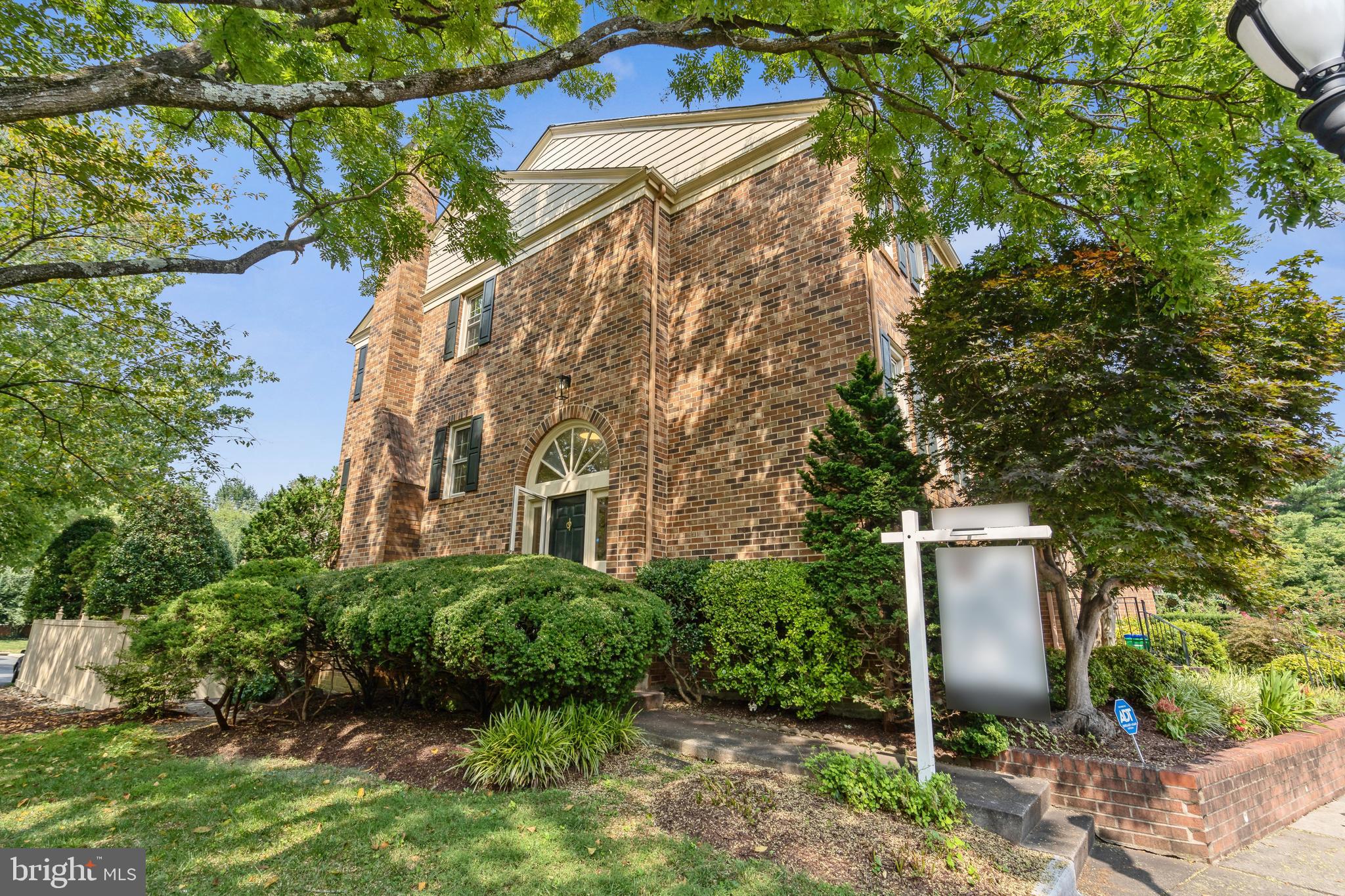 5809 Tudor Lane Rockville, MD 20852 - Photo 3 of 42 End-unit townhome with windows on 3 sides, at park