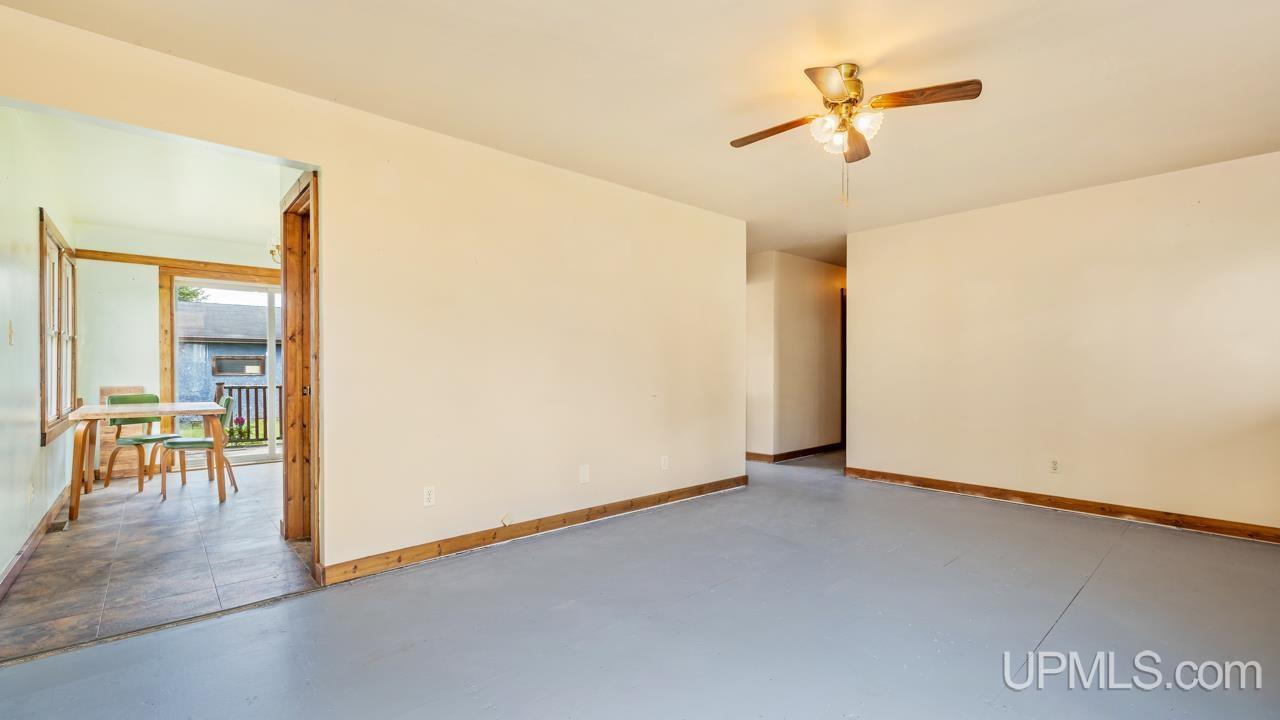 830 Mullen Street Quinnesec, MI 49876 - Photo 4 of 27