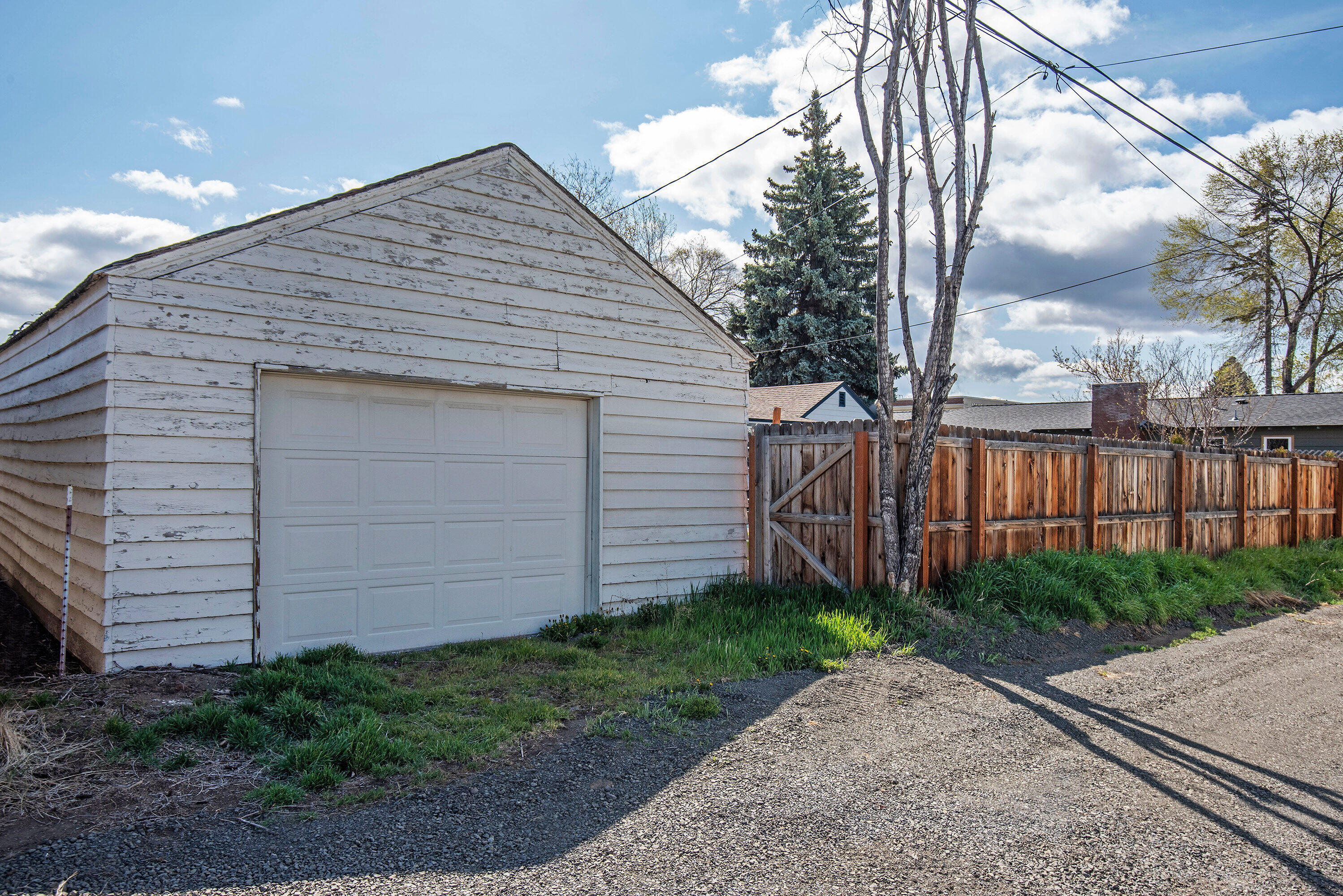 327 Southwest 10th Street Redmond, OR 97756 - Photo 23 of 23 327 SW 10th St Redmond OR-print-023-006-