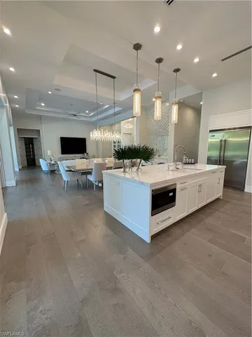 $5,900,000 | 569 Neapolitan Way, Naples, FL 34103