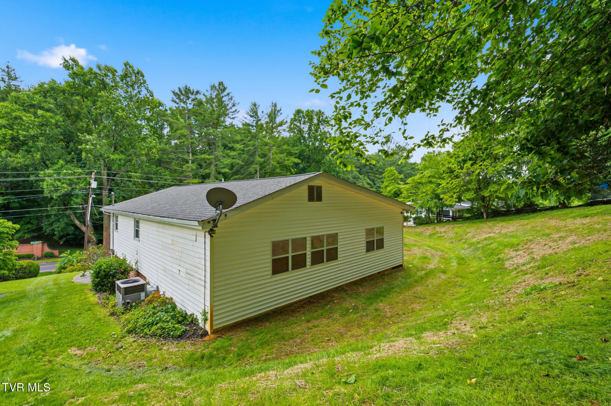 1345 King College Road Bristol, TN 37620 - Photo 40 of 42 DSC_0233