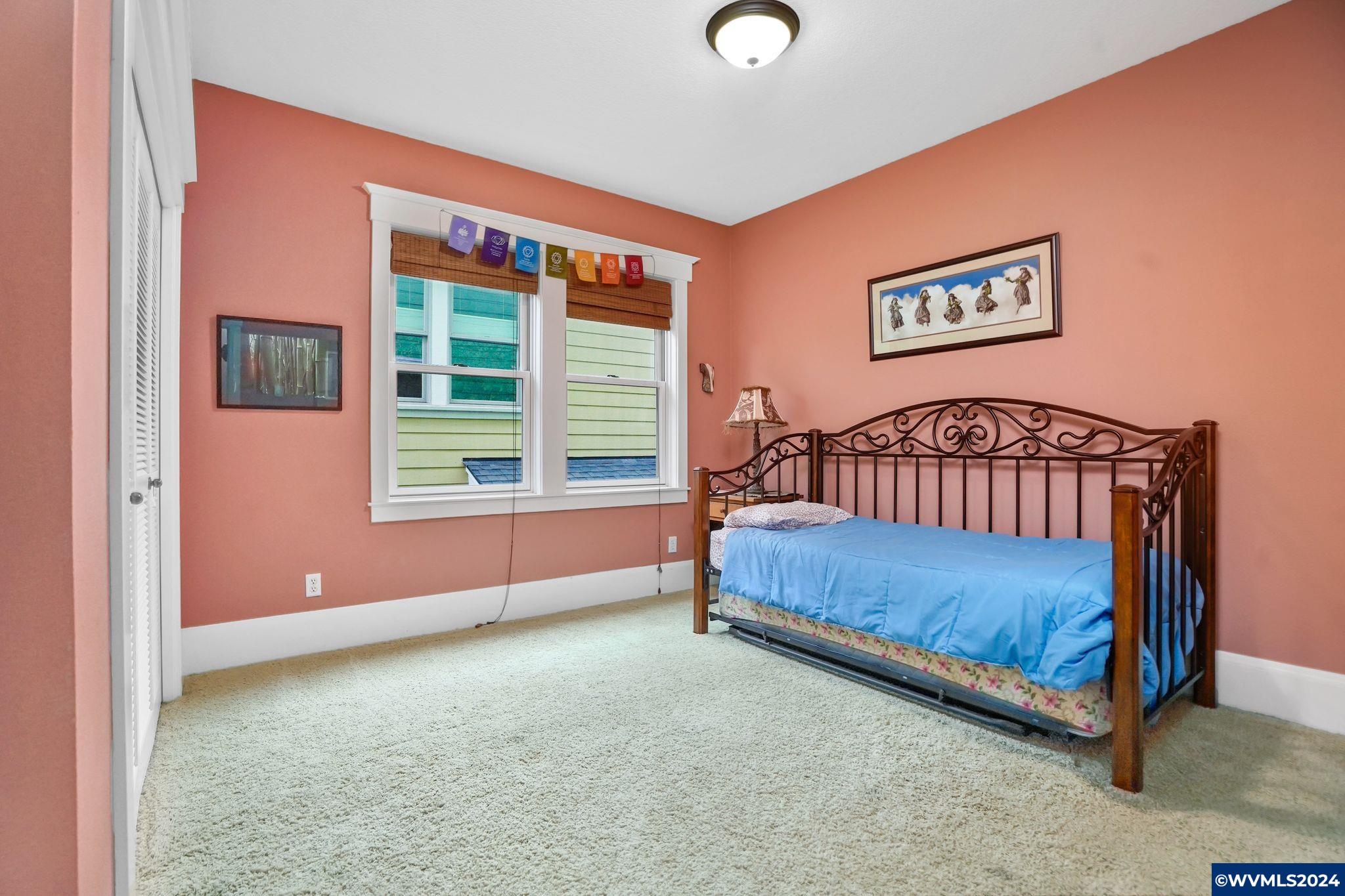 512 Rural Avenue South Salem, OR 97302 - Photo 22 of 36 a bedroom with a bed and a window