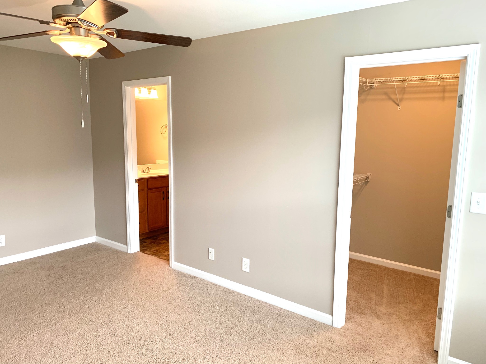 318 Sam Houston Circle Clarksville, TN 37040 - Photo 12 of 20 an empty room with a bathroom