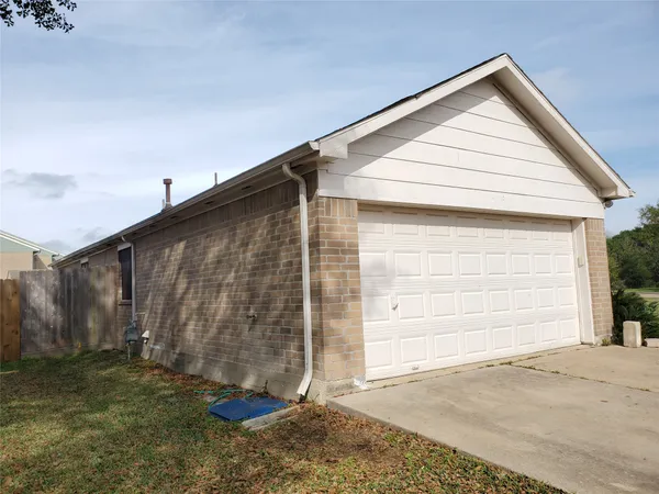 $1,750 | 1413 Bridle Path, Rosenberg, TX 77471