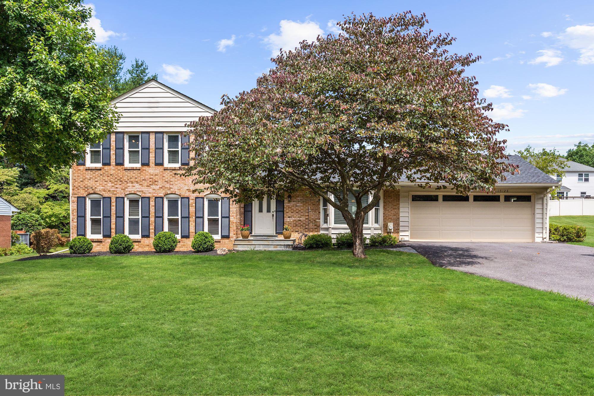 Pretty Stonegate Split Colonial on Quiet Street