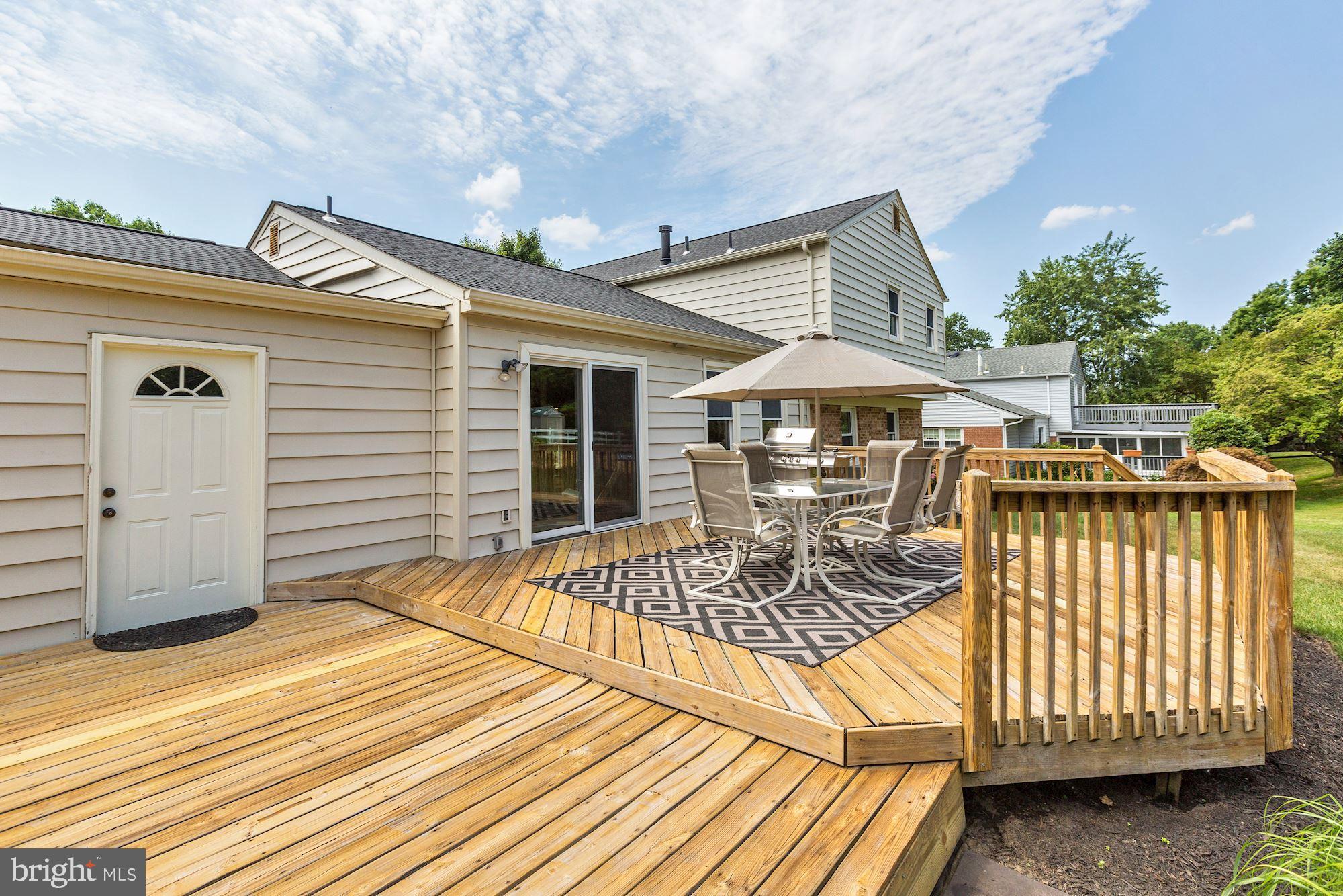 15128 Middlegate Road Silver Spring, MD 20905 - Photo 15 of 17 Large, multi level wood deck, sliders to main leve