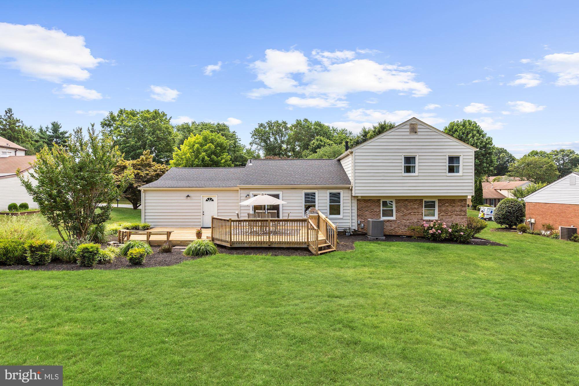 15128 Middlegate Road Silver Spring, MD 20905 - Photo 17 of 17 Large private rear yard, deck