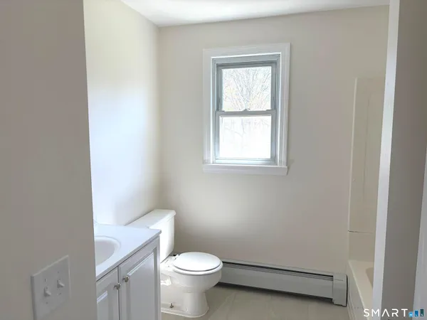 $2,400 | 3 Carmen Street, Unit 5, East Haven, CT 06512