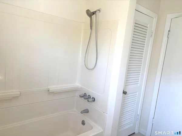 $2,400 | 3 Carmen Street, Unit 5, East Haven, CT 06512