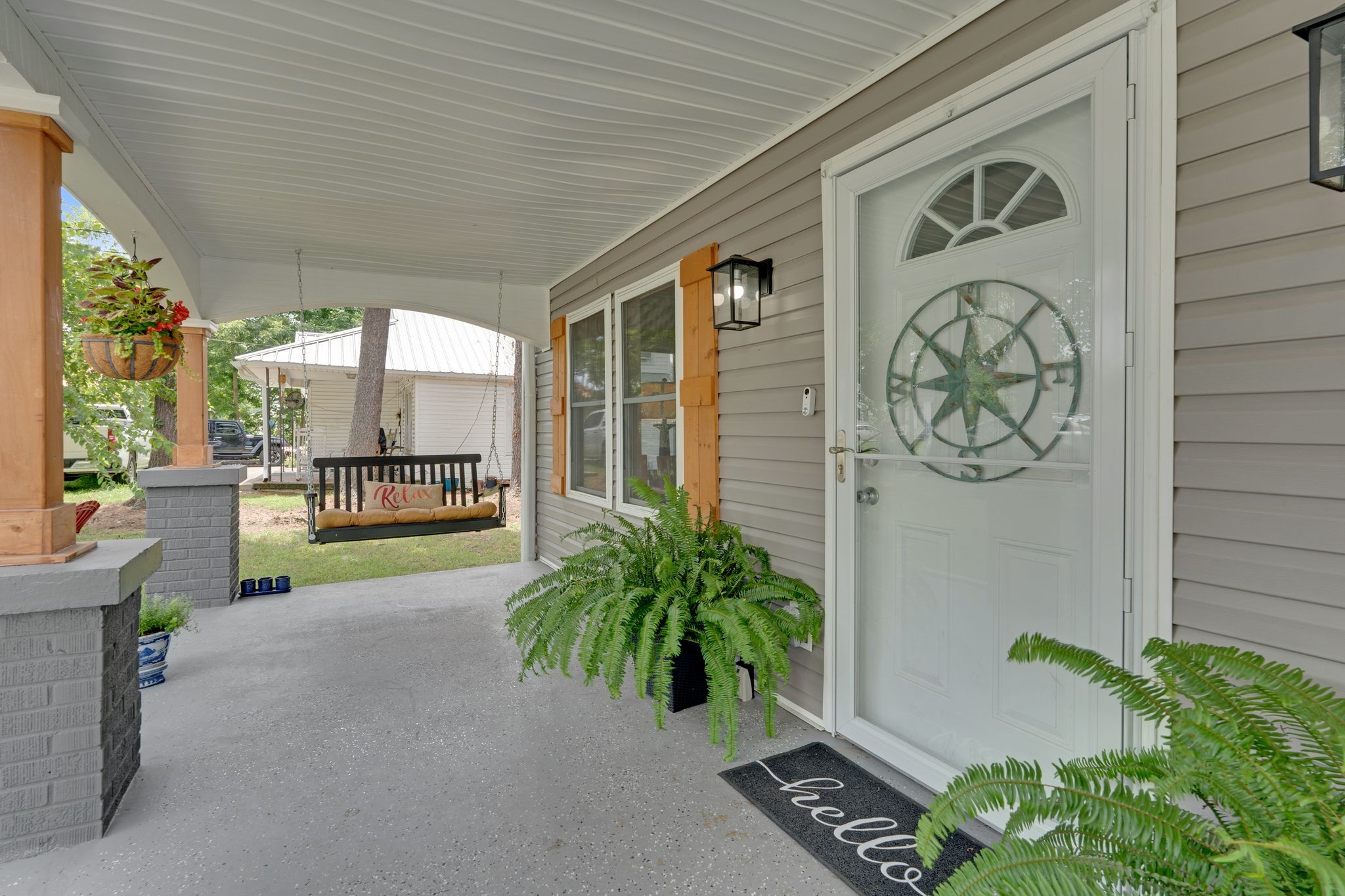 610 Polk Street Manchester, TN 37355 - Photo 3 of 30 a view of livingroom with furniture
