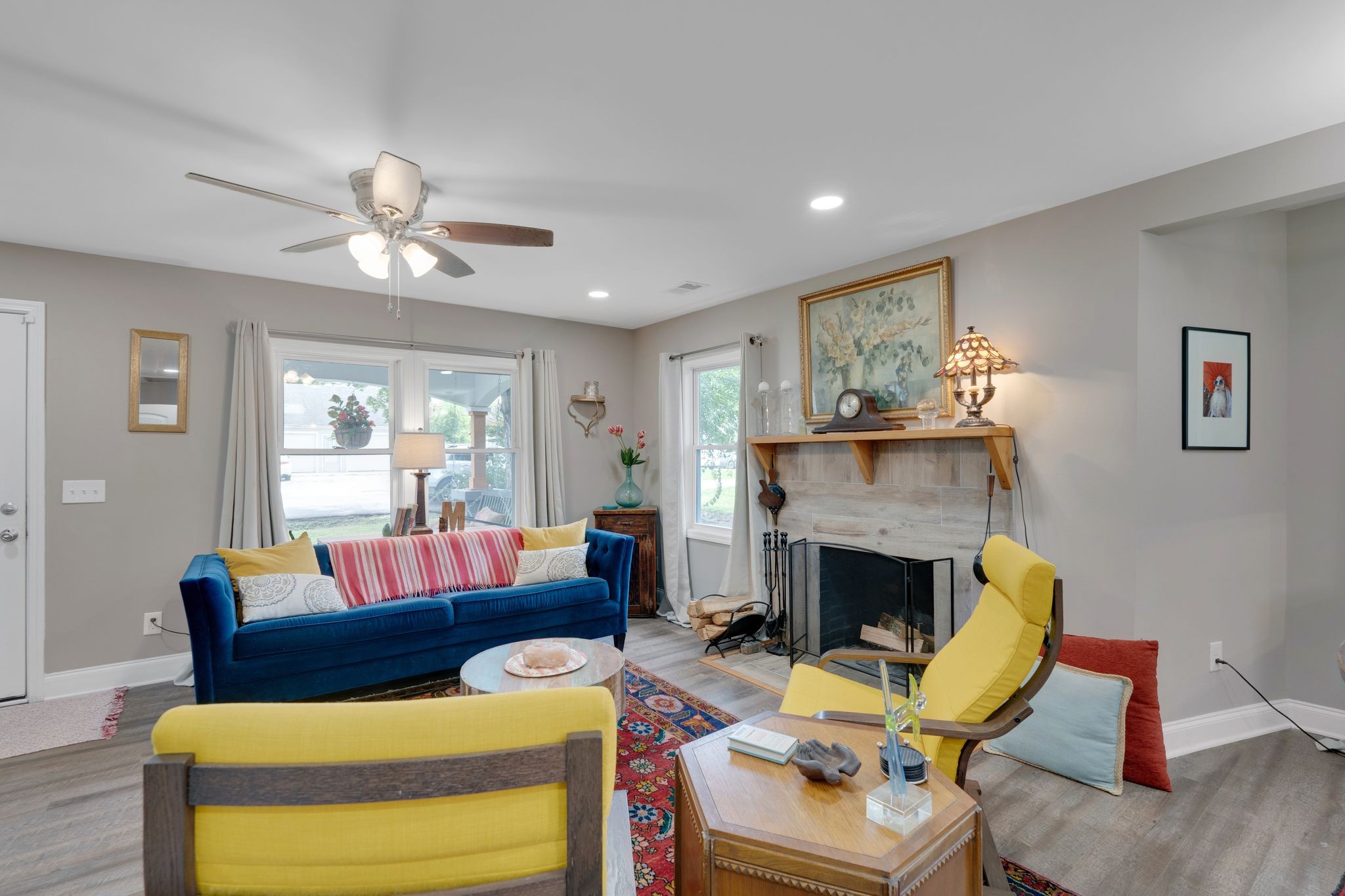 610 Polk Street Manchester, TN 37355 - Photo 4 of 30 a living room with furniture and a fireplace