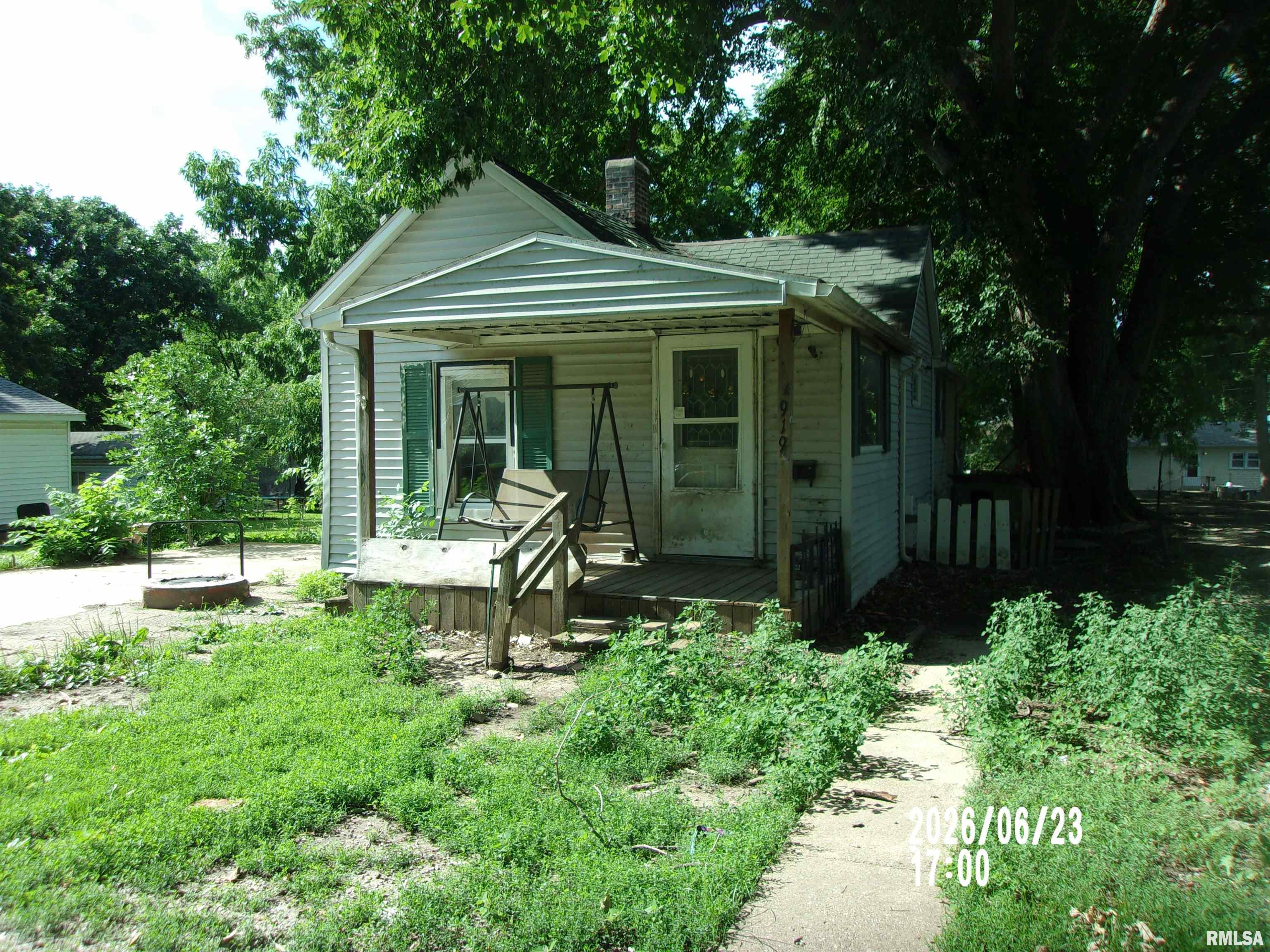 919 West North Street Clinton, IL 61727 - Photo 1 of 3