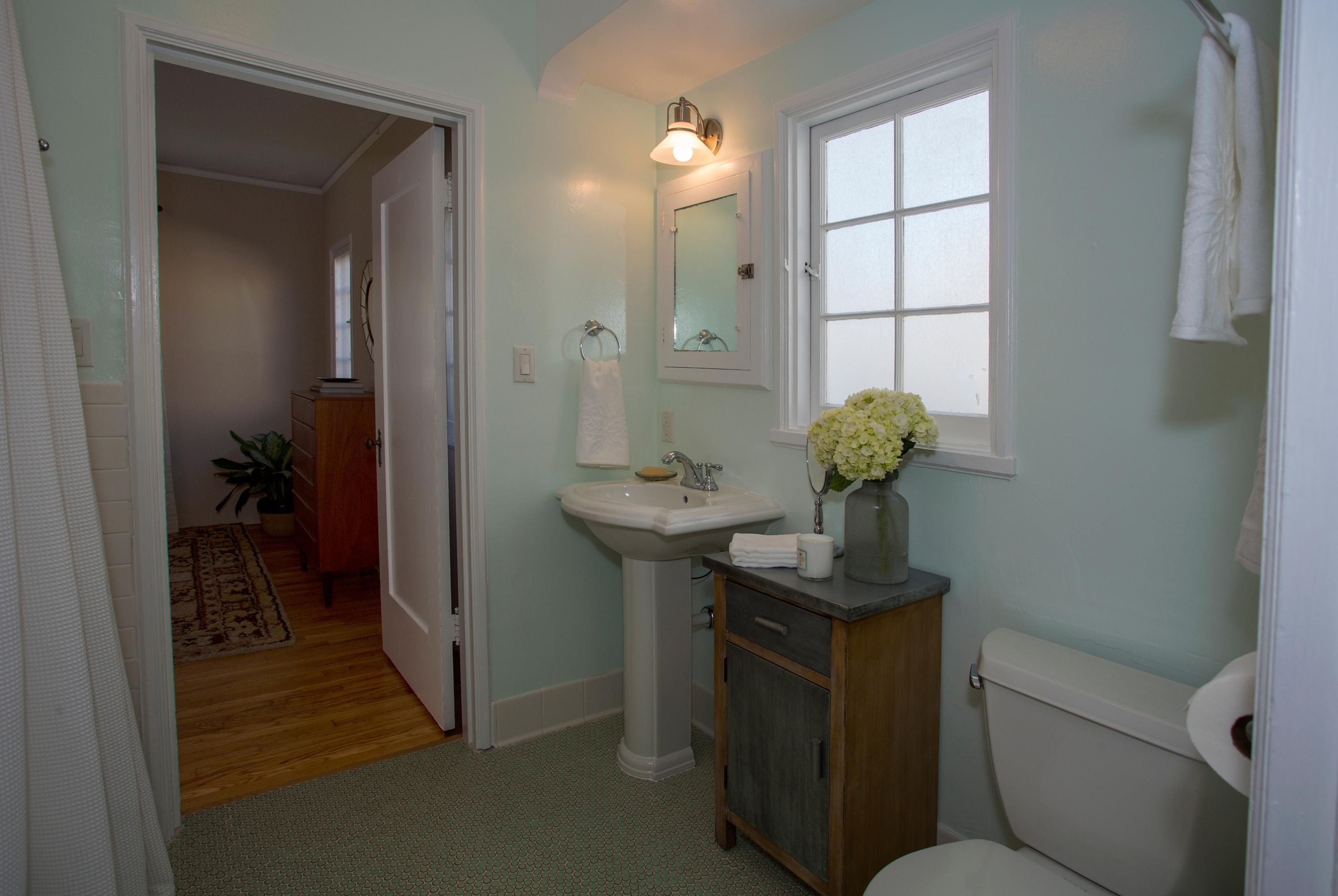 1532 Clearview Road Santa Barbara, CA 93101 - Photo 5 of 11 Sweet remodeled bath