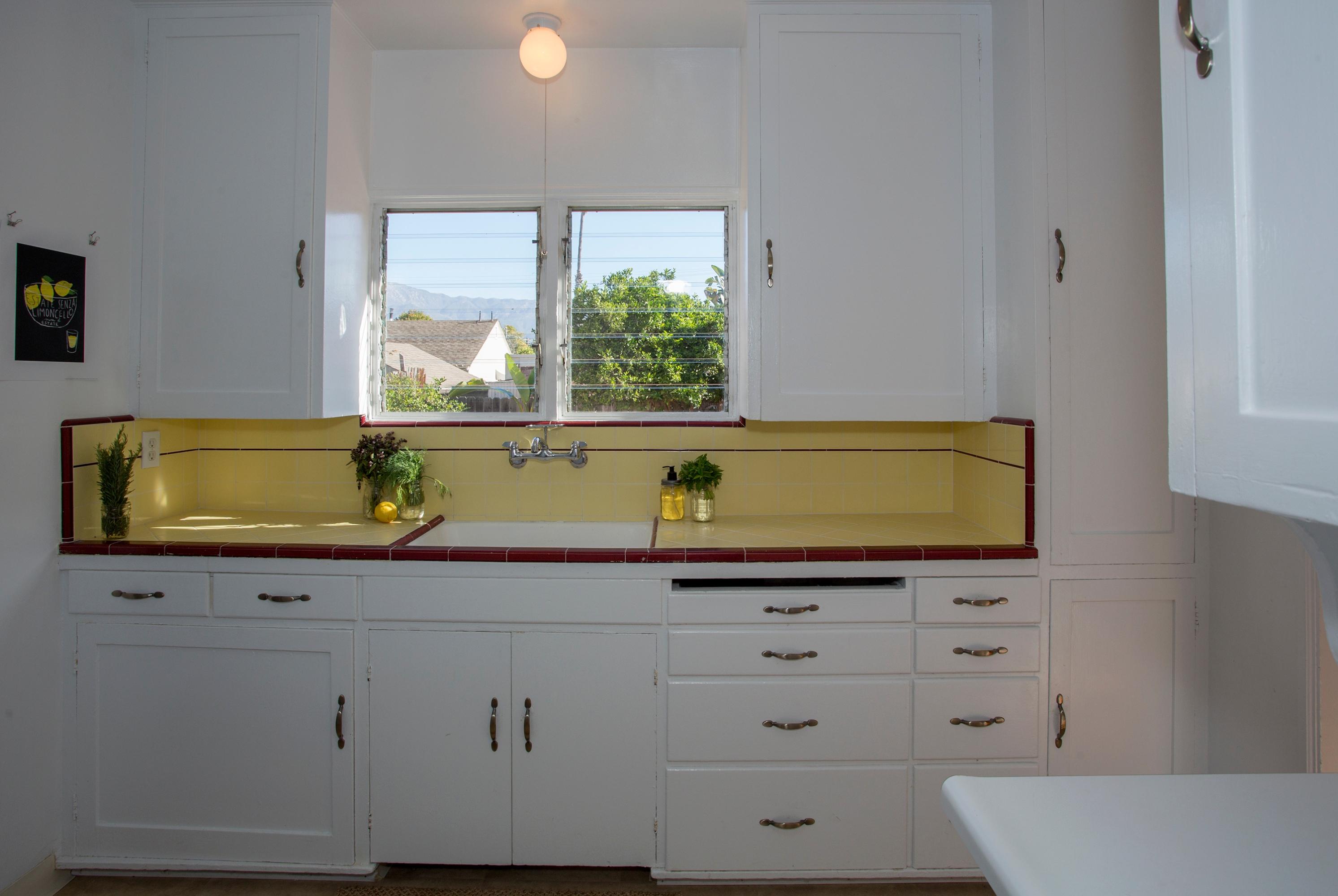 1532 Clearview Road Santa Barbara, CA 93101 - Photo 8 of 11 Vintage kitchen