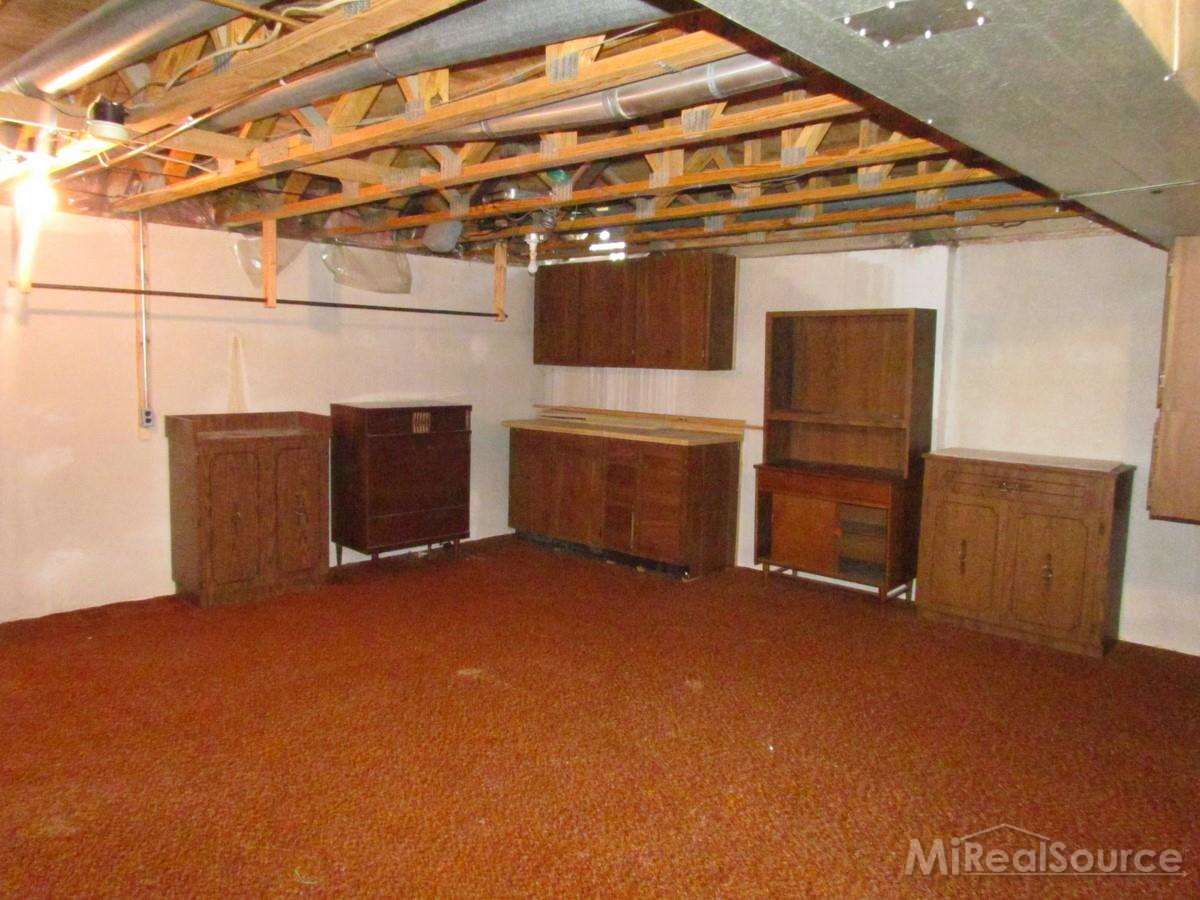 28243 Raleigh Crescent New Baltimore, MI 48051 - Photo 8 of 11 31212671-7.JPG