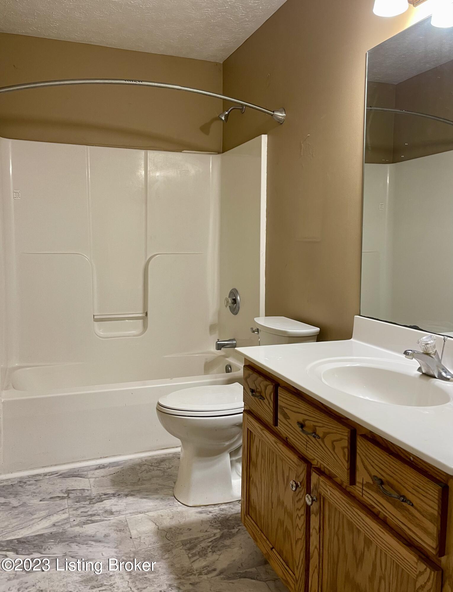 302 Hensley Road Shepherdsville, KY 40165 - Photo 7 of 12 9C78F58E-2240-43DE-B4C0-F5E1AAE6A39D_1_2
