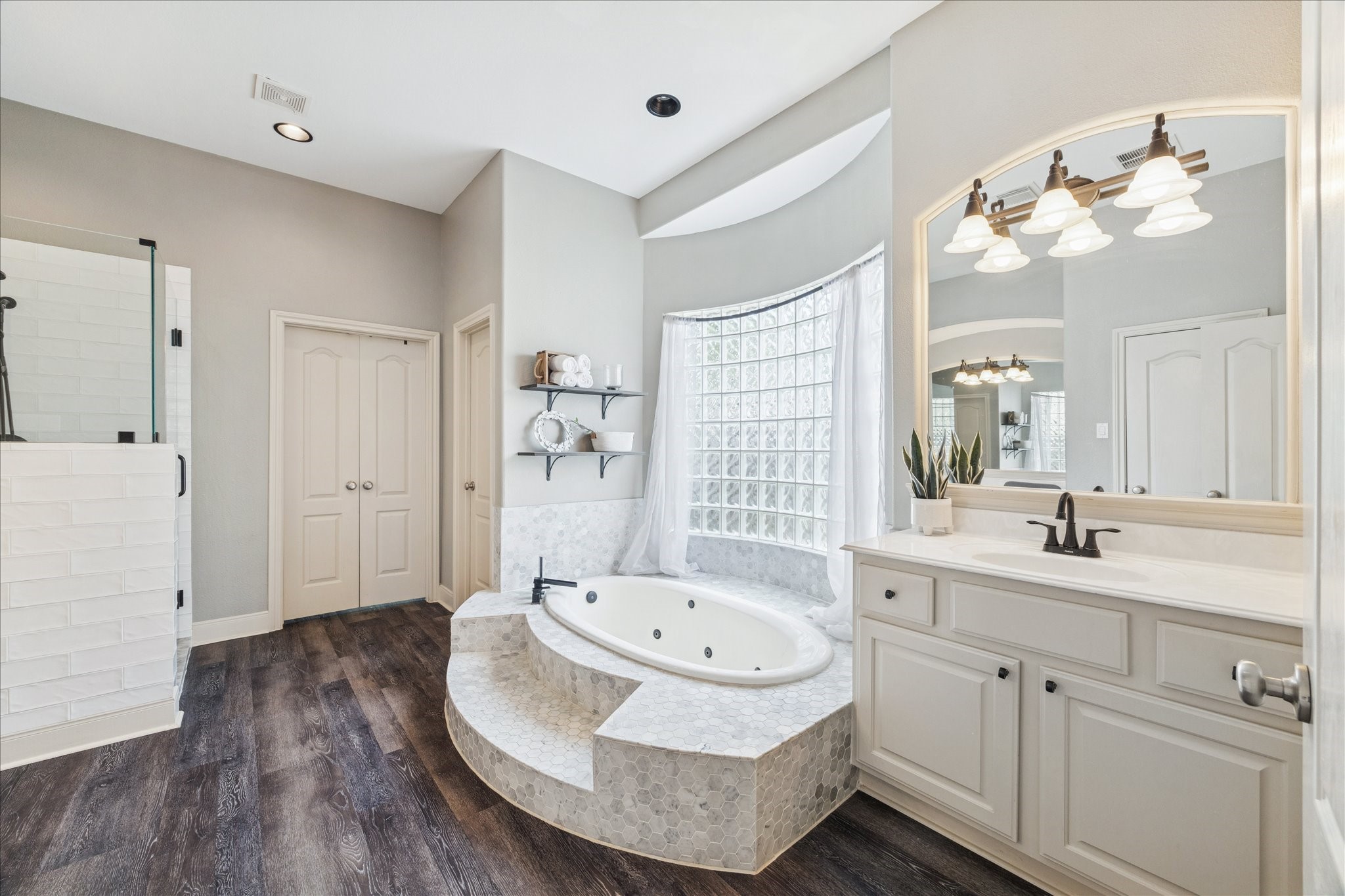 31030 North Imperial Path Lane Spring, TX 77386 - Photo 18 of 38 a bathroom with a sink and mirror with bathtub