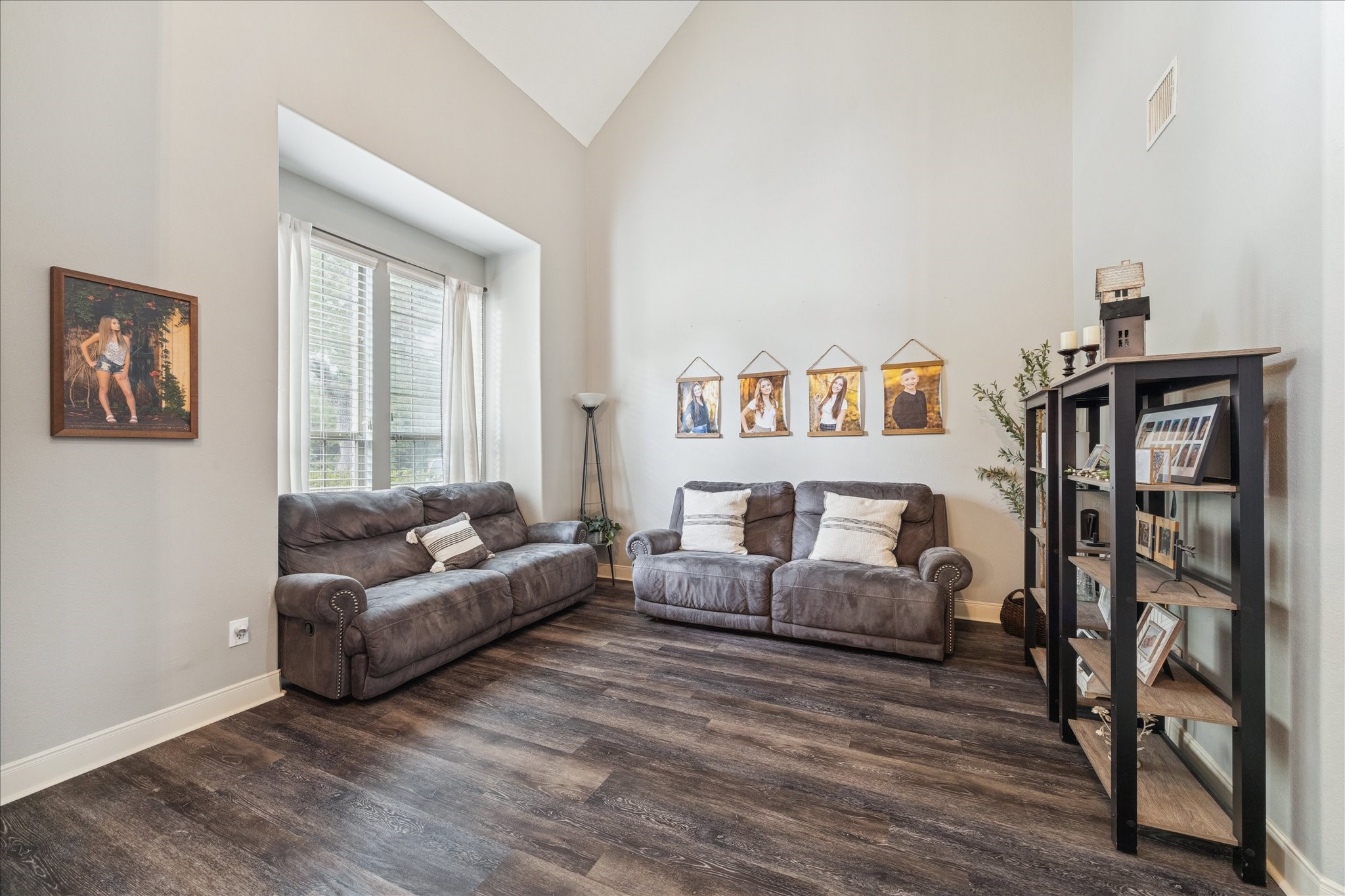 31030 North Imperial Path Lane Spring, TX 77386 - Photo 8 of 38 a living room with furniture and a window