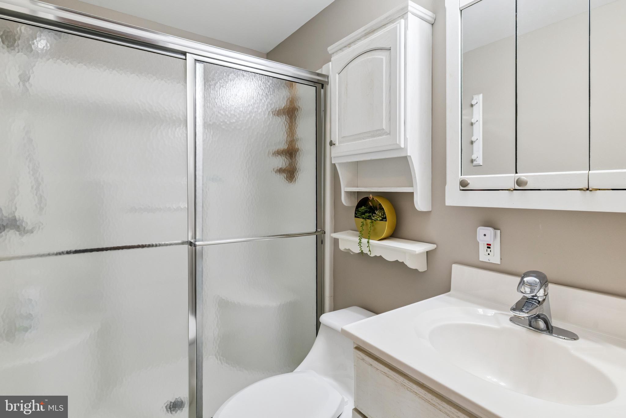 943 East Township Line Road Blue Bell, PA 19422 - Photo 34 of 61 Hallway Bathroom