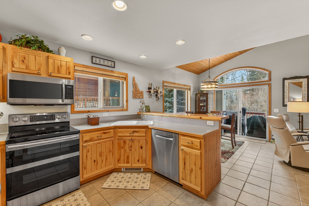 943 Cottage Court McCall, ID 83638 - Photo 11 of 34 Kitchen