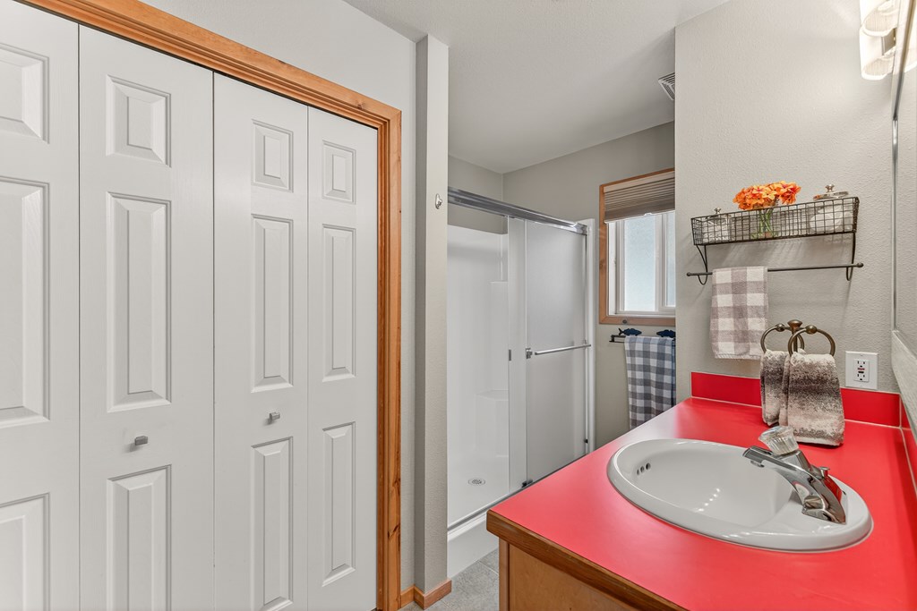 943 Cottage Court McCall, ID 83638 - Photo 25 of 34 Second Bath