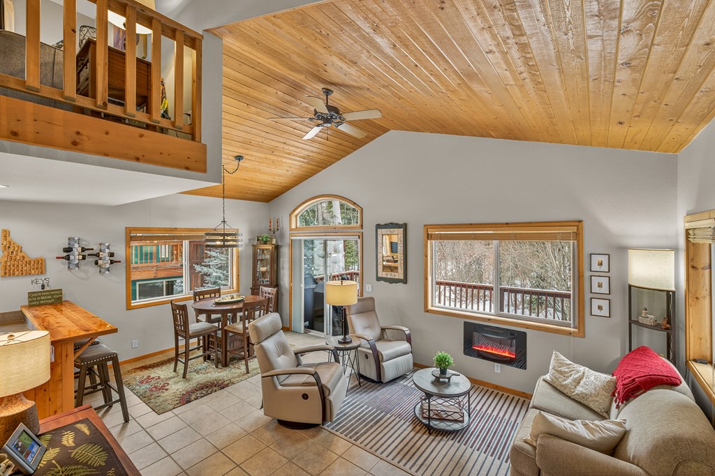 943 Cottage Court McCall, ID 83638 - Photo 6 of 34 Living Room
