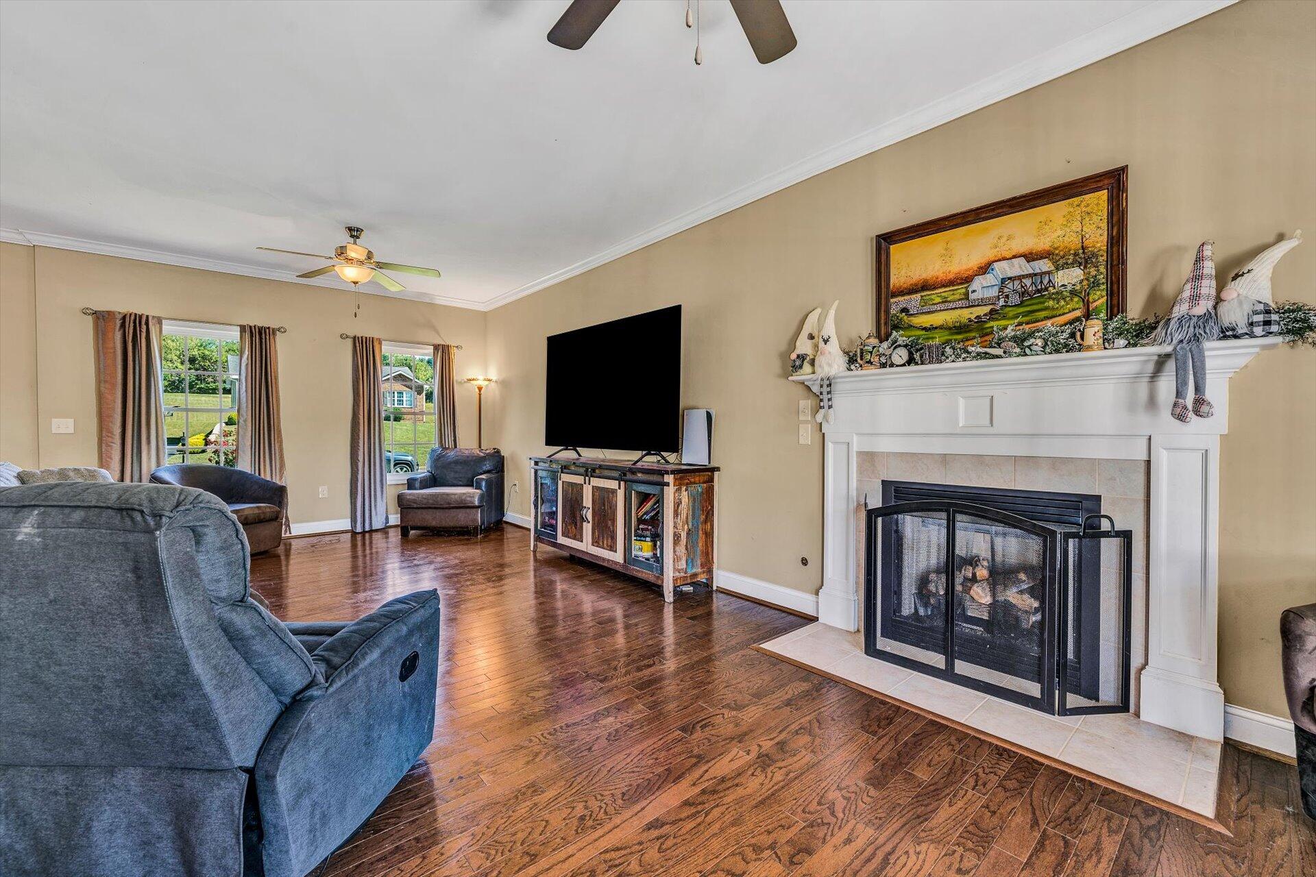 331 Ridgley Lane Fincastle, VA 24090 - Photo 8 of 30 08-090120230023