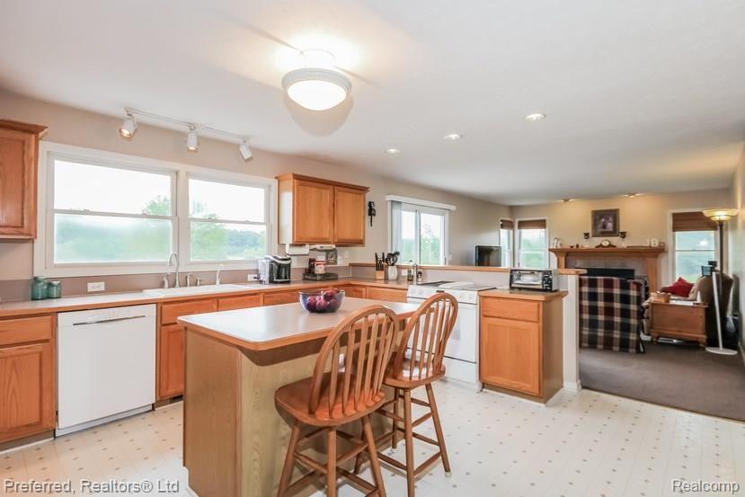 1033 South Hacker Road Brighton, MI 48114 - Photo 19 of 53 016-Kitchen-1183762-mls.jpg