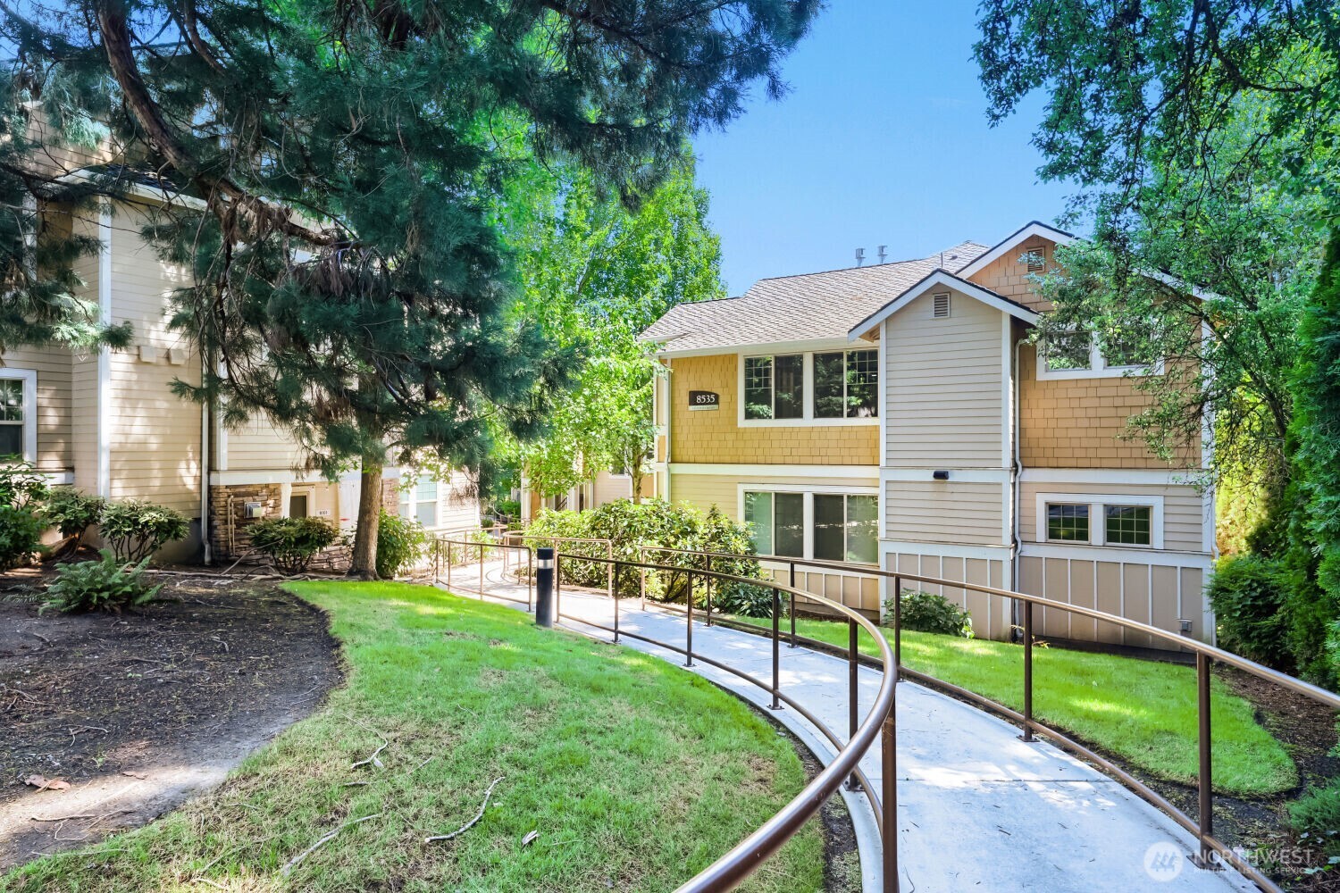 8535 Avondale Road Northeast, Unit A204 Redmond, WA 98052 - Photo 2 of 34