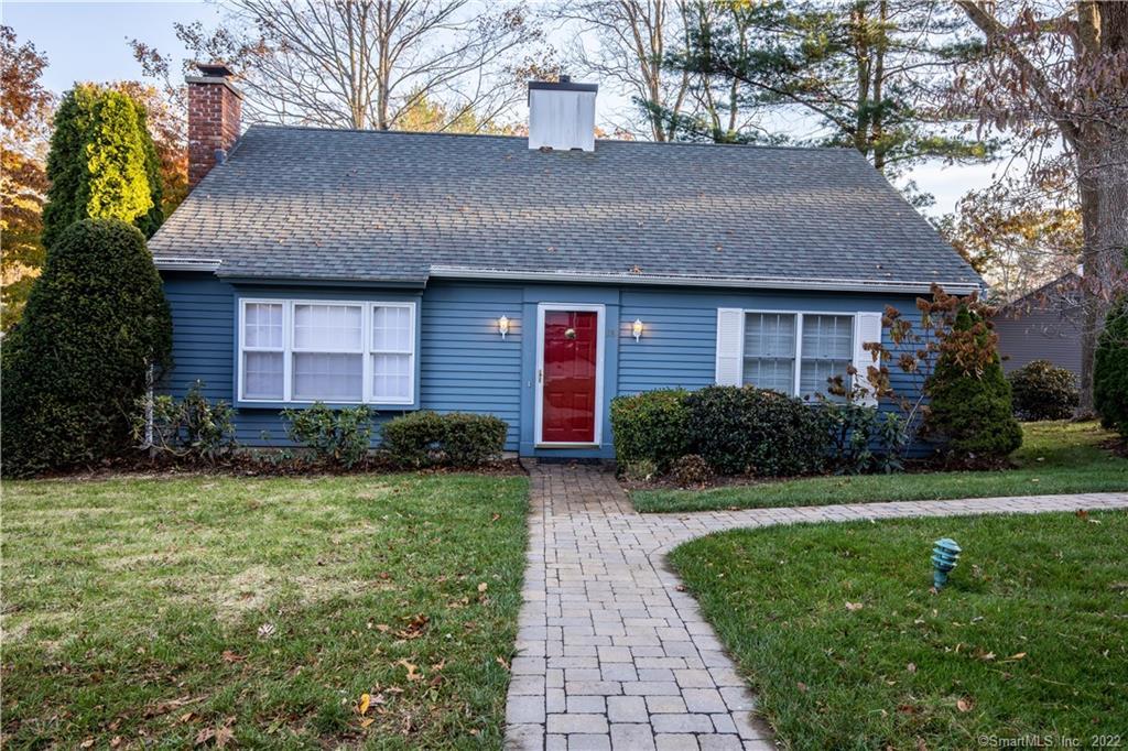 Free-standing ranch condo is biking/walking distance to town, beaches & scenic Greenway Trail.