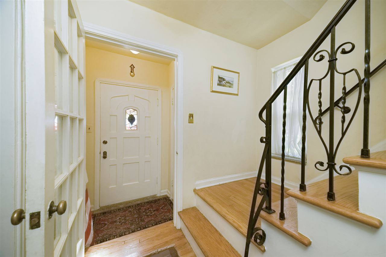 1366 Audubon Road Grosse Pointe, MI 48230 - Photo 3 of 38 50018031-2.JPG