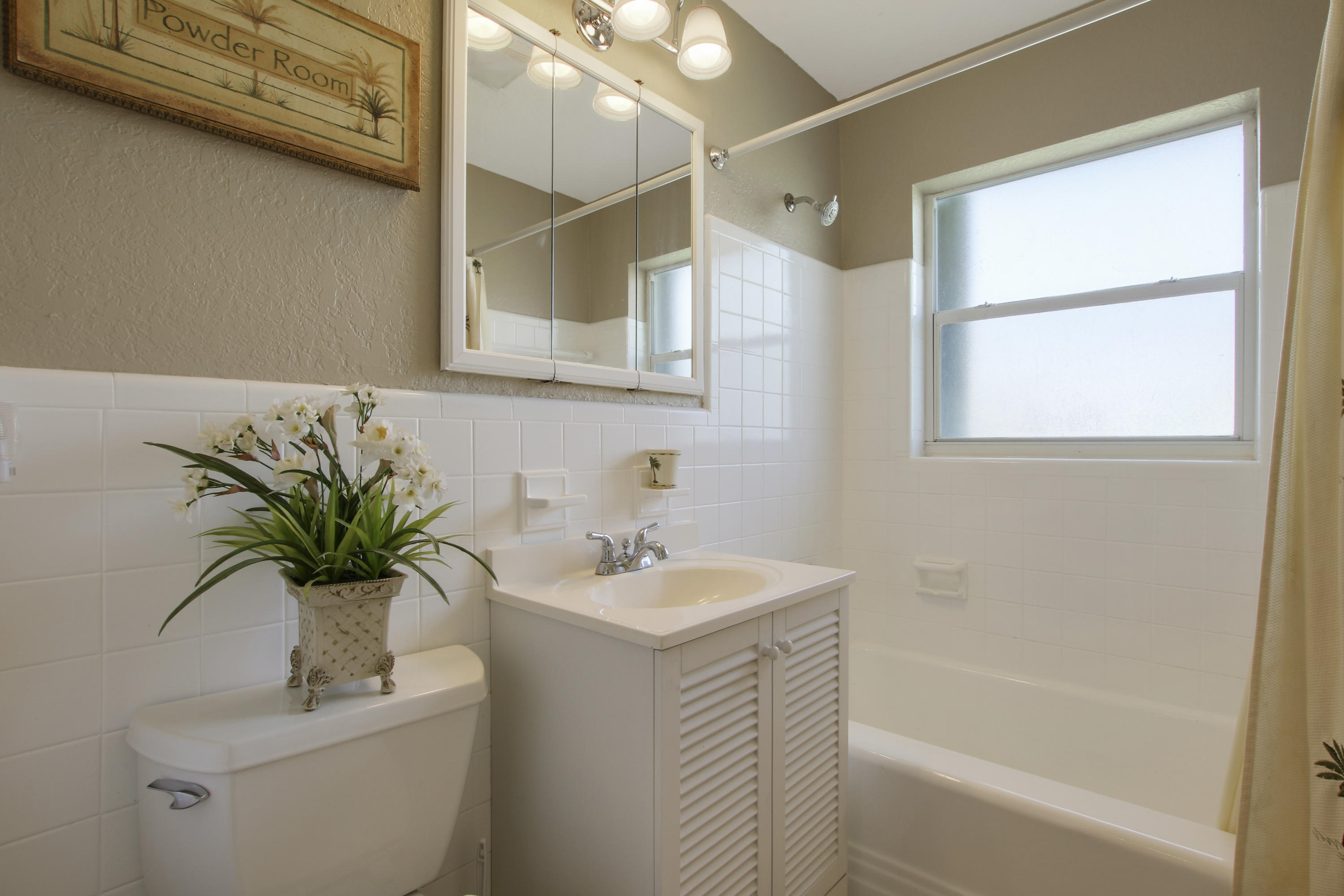 807 Palmer Road Delray Beach, FL 33483 - Photo 21 of 28 BATHROOM 2