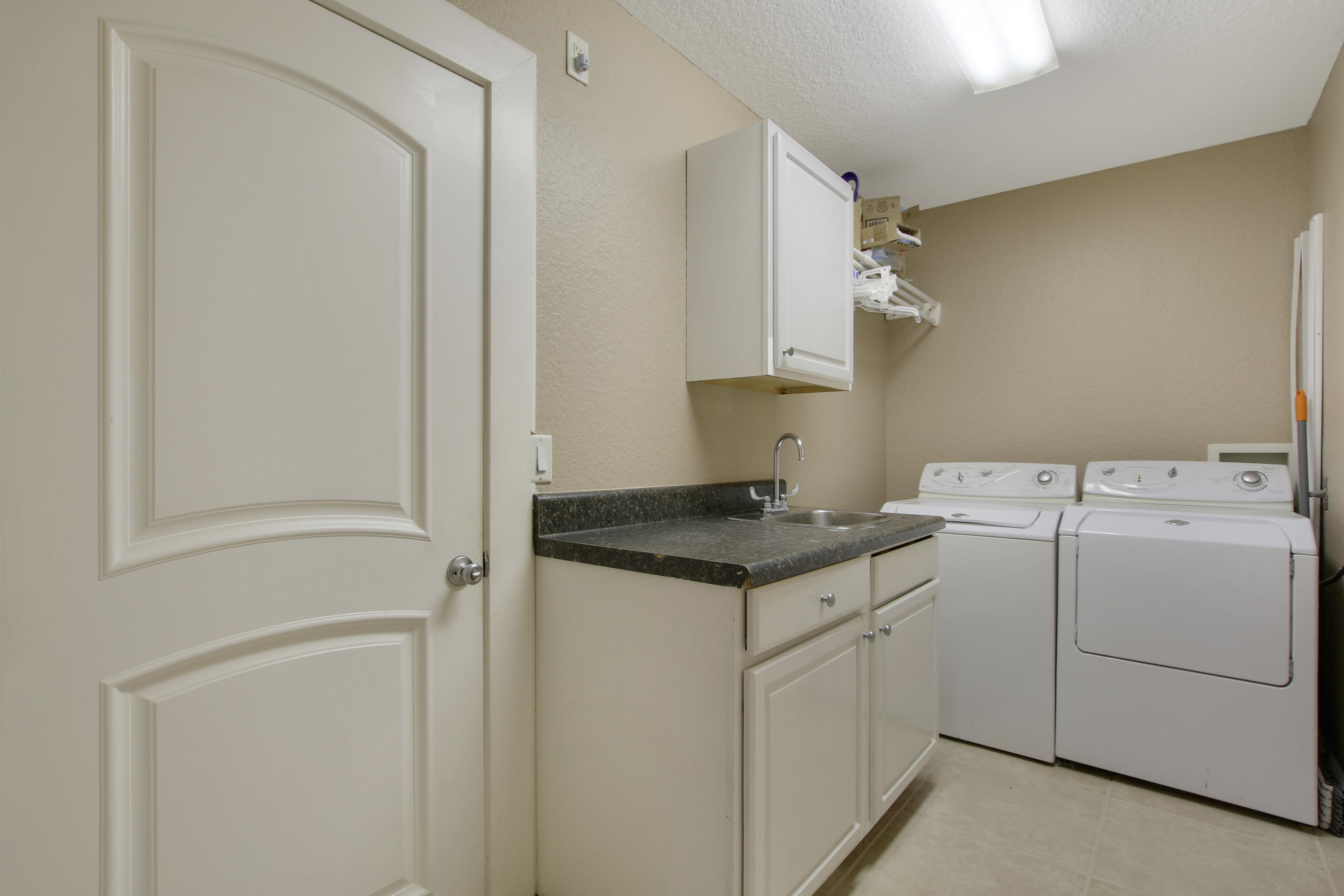 807 Palmer Road Delray Beach, FL 33483 - Photo 22 of 28 LAUNDRY