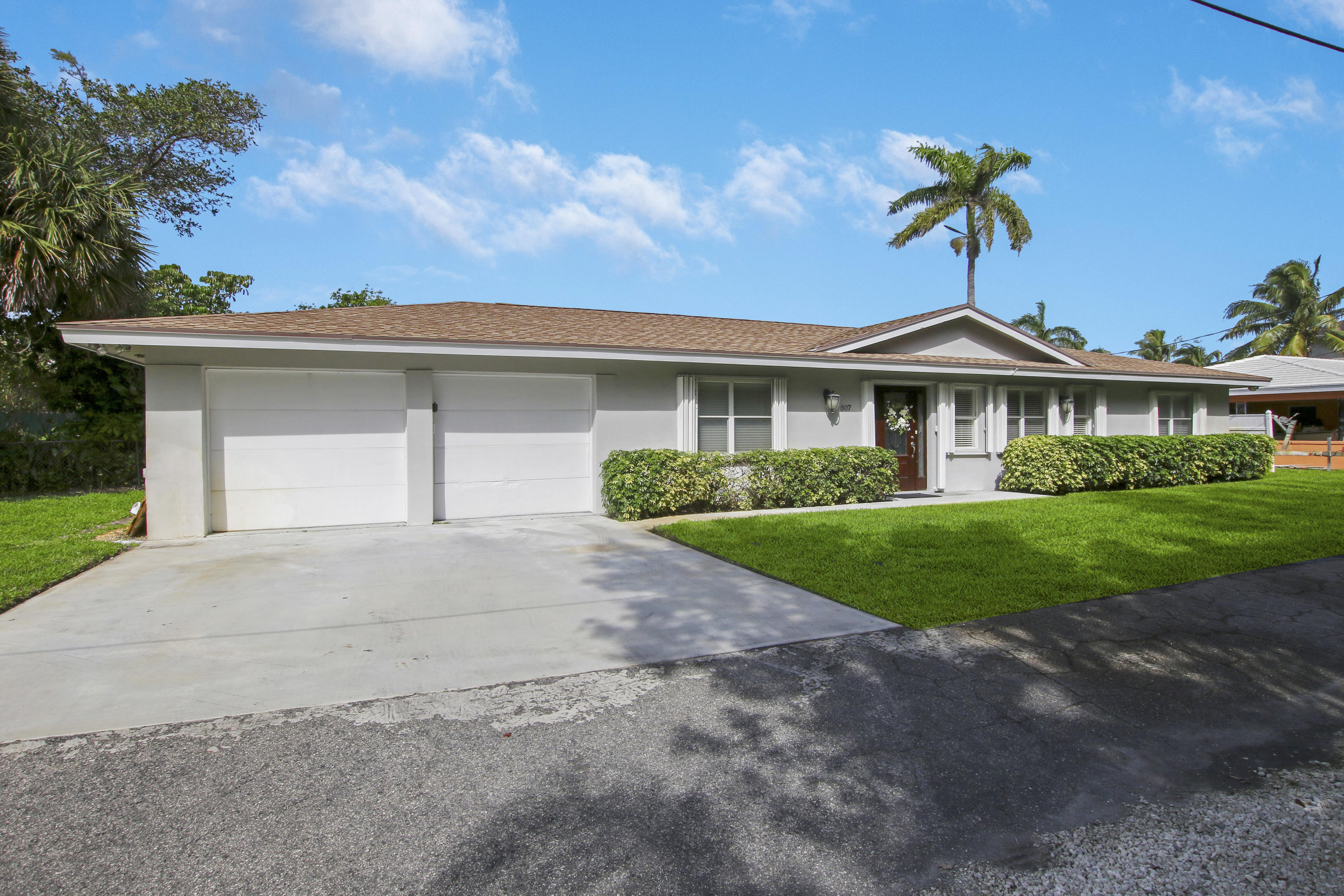 807 Palmer Road Delray Beach, FL 33483 - Photo 5 of 28 Front of House