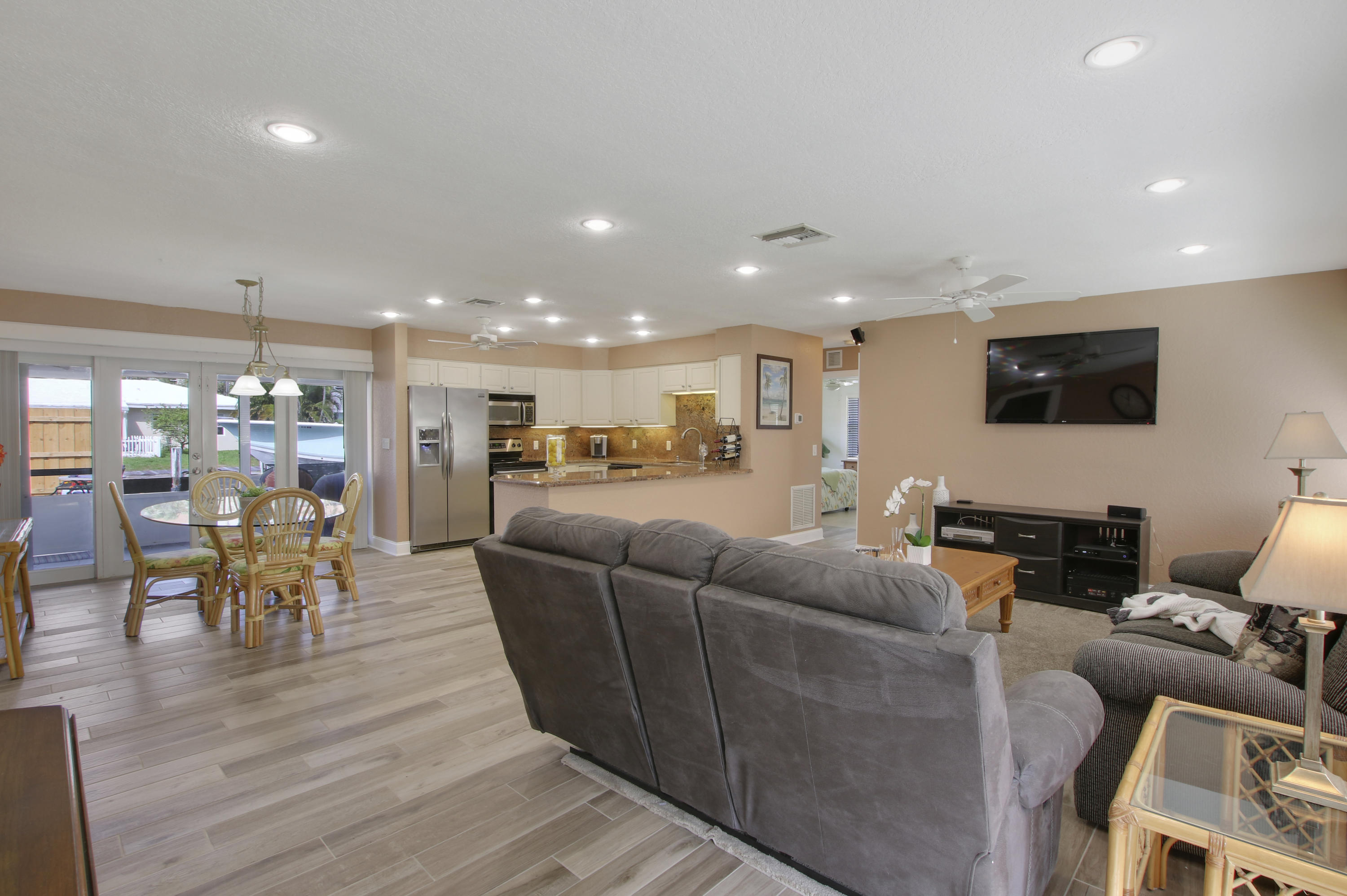 807 Palmer Road Delray Beach, FL 33483 - Photo 7 of 28 ENTRY VIEW