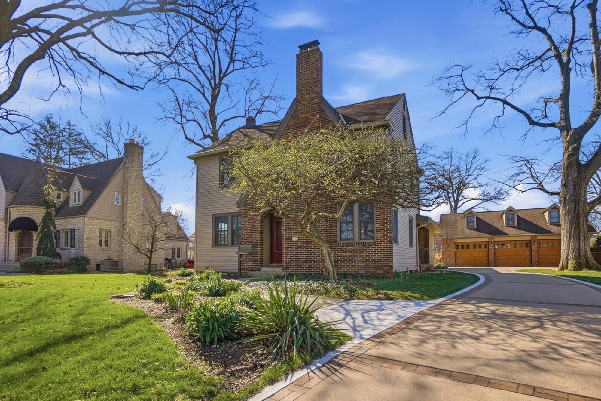 1627 Doone Road Upper Arlington, OH 43221 - Photo 2 of 37 Owner has loved this home for over 40+ years. It rests on a lot and a half with a 3 car garage!