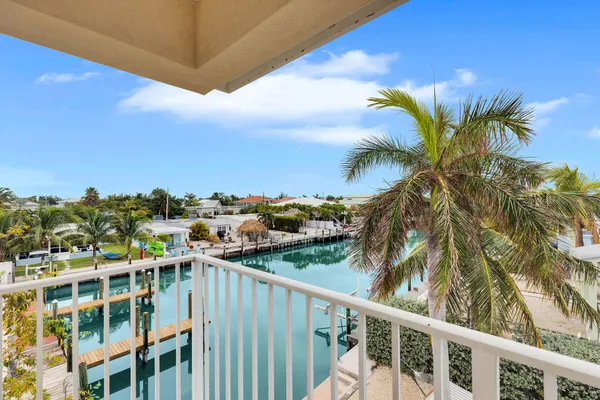 $1,330,000 | 315 East Ocean Drive, Key Colony Beach, FL 33051