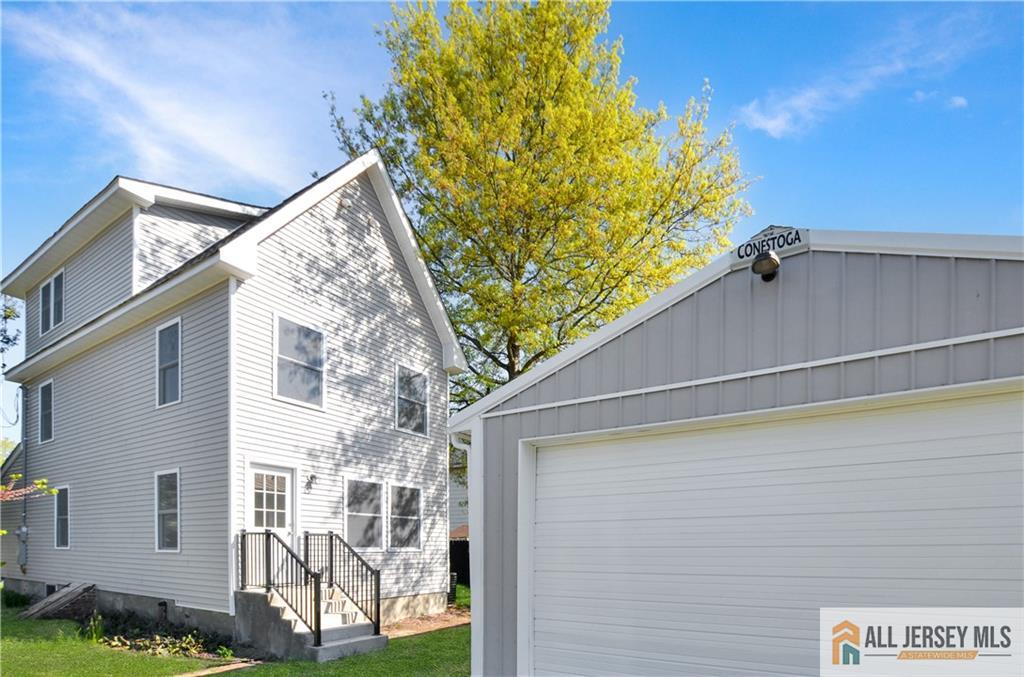 24 John Street Helmetta, NJ 08828 - Photo 2 of 18