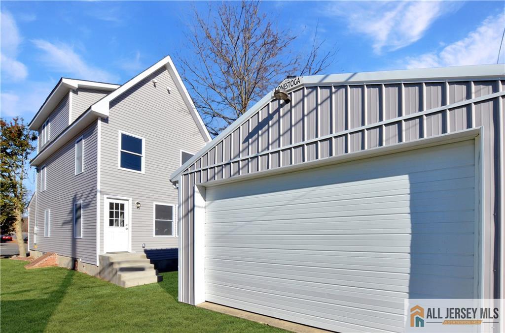 24 John Street Helmetta, NJ 08828 - Photo 2 of 20