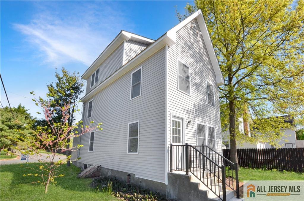 24 John Street Helmetta, NJ 08828 - Photo 3 of 18