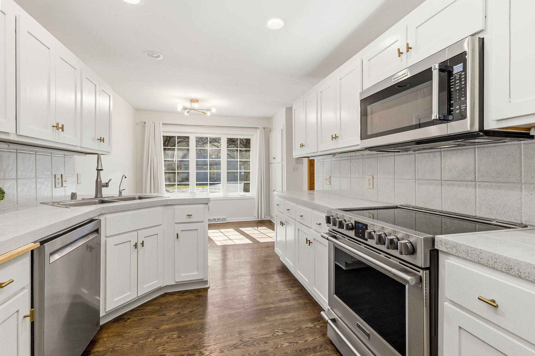 738 Elm Grove Road Elm Grove, WI 53122 - Photo 4 of 14 Kitchen with Stainless Appliances