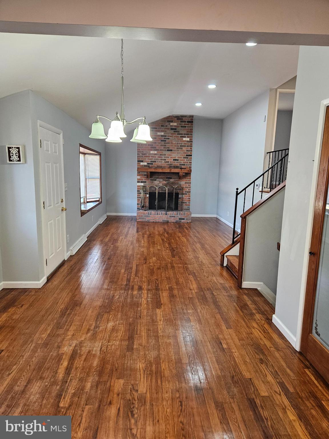 29 Malvern Road Newark, DE 19713 - Photo 3 of 14 a view of livingroom and window