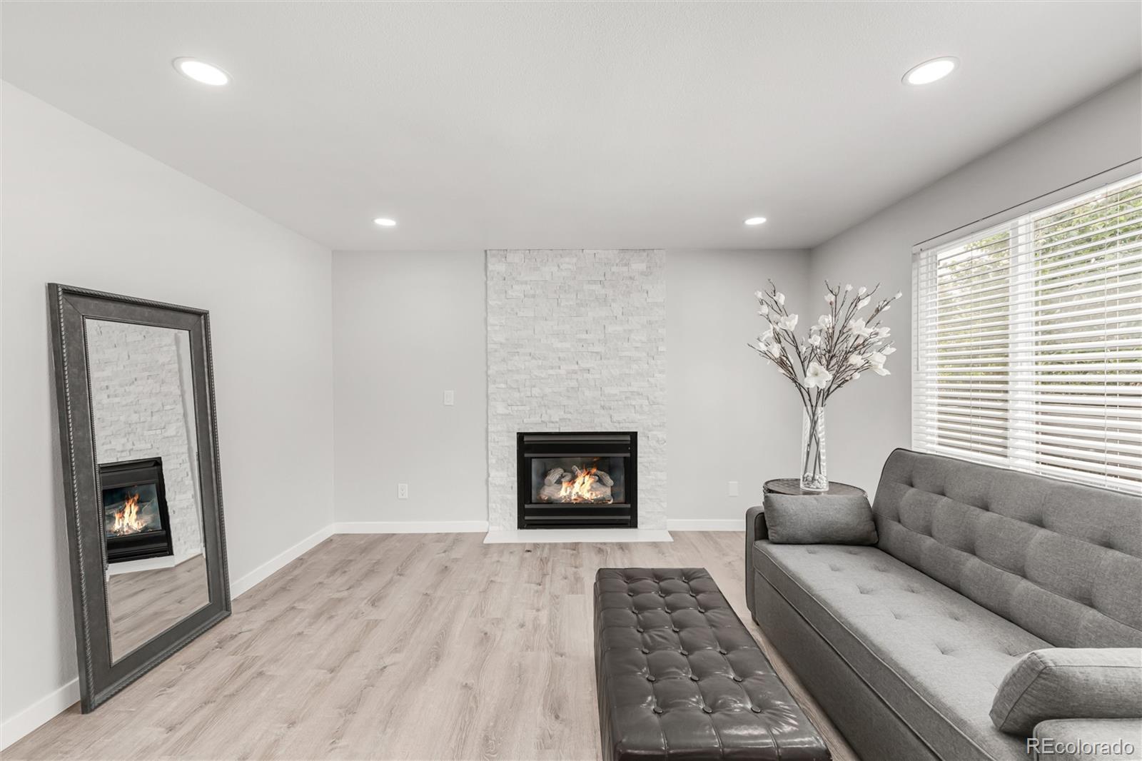 10591 Hyacinth Street Highlands Ranch, CO 80129 - Photo 5 of 31 Gallery Image 5