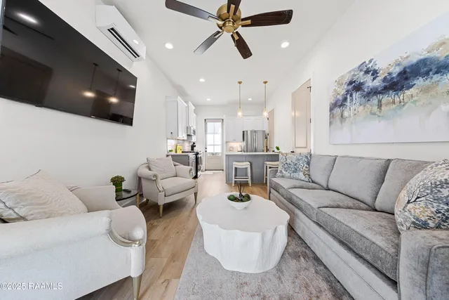 $2,975 | 206 Steiner Oaks, Lafayette, LA 70508