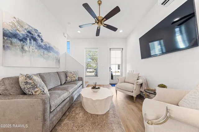 $2,975 | 206 Steiner Oaks, Lafayette, LA 70508