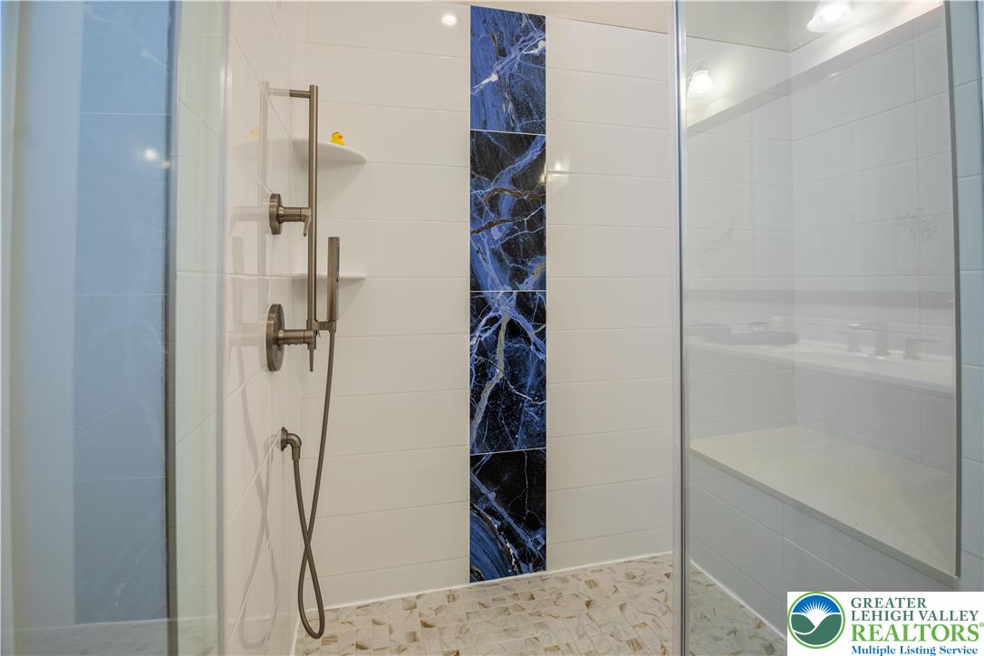 7022 Oak Lane Bath, PA 18014 - Photo 19 of 40