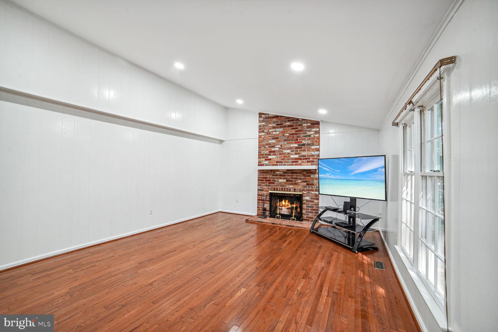 15519 Langside Street Silver Spring, MD 20905 - Photo 7 of 35 Family room